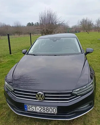 volkswagen Volkswagen Passat cena 90000 przebieg: 255000, rok produkcji 2020 z Zwierzyniec